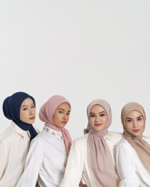 Rahasia Tampil Memukau di Lebaran: 6 Gaya Hijab Segiempat & Pashmina Anti Ribet!