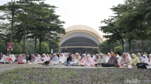 TERUNGKAP! Wajah Ganda TMII Saat Idulfitri: Dari Masjid Raksasa Hingga Surga Rekreasi!