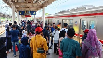 Terungkap! Alasan KRL Jadi ‘Medan Perang’ Saat Lebaran, Pengorbanan Demi Silaturahmi