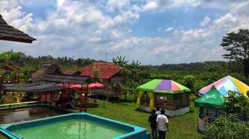 Terungkap! Desa Cikaso Sulap Sawah Jadi Surga Wisata Penuh Keajaiban Alam & Prestasi Nasional!