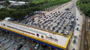 21 Ribu Pengendara Kehabisan Saldo Saat Mudik: Biang Kerok Kemacetan Gerbang Tol Terungkap!