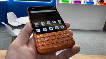 BlackBerry BANGKIT dari Kubur? Titan 2 Elite: QWERTY Klasik, Otak 5G!