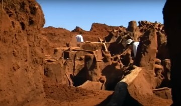 TERUNGKAP! Kota Bawah Tanah Seluas Lapangan Futsal, Dibangun Oleh Si Mungil!