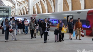 WHOOSH MENGGILA! Lonjakan 20% Penumpang Saat Arus Balik Lebaran: Jakarta-Bandung Kian Mulus!