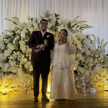 Mengungkap Detail Pernikahan Impian Gita Bhebhita: Pesona Kebaya Tradisional yang Bikin Melongo!