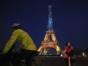 Rebutan Gila! Potongan Sejarah Menara Eiffel Siap Dilelang, Harganya Bikin Melongo!