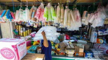 Dompet Makin Tipis! Harga Plastik Meledak Hampir 2 Kali Lipat, Apa yang Terjadi?