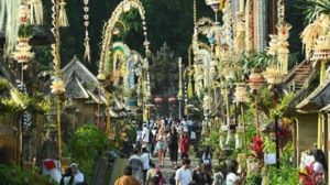 Sensasi Lebaran: Ribuan Wisatawan Serbu Desa Penglipuran, Ada Apa Sih di Sana?