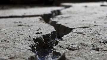 GEMPA M 7,6 GUNCANG SULUT! TIANG LISTRIK BERGOYANG: INI YANG HARUS KAMU TAHU!