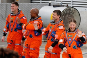 NASA Bikin Sejarah! 4 Astronaut Meluncur ke Orbit Bulan, Misi Artemis II Pecahkan Era Apollo!