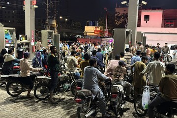 GILA! Harga BBM Pakistan Meroket Dua Kali Sebulan, SPBU Digeruduk Massal, Ada Apa Sebenarnya?