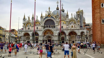 Venesia ‘Pagar Diri’! Tiket Masuk Wajib Berlaku: Selamatkan Kota atau Usir Turis?