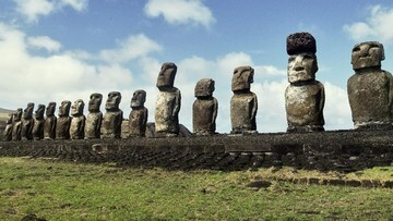 Pulau Paskah: Rahasia Patung Moai & Perjalanan Epik ke Pulau Paling Misterius di Dunia!