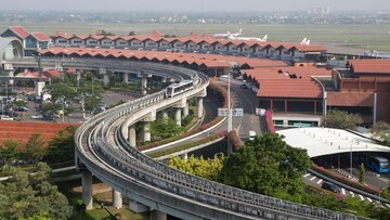 Gawat! Jakarta Diterjang Cuaca Ekstrem, Belasan Pesawat Gagal Mendarat di Soetta!