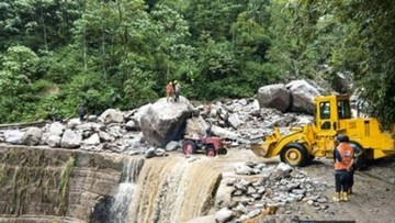 Horor di Puncak Himalaya: Ratusan Turis Terjebak Longsor Mematikan di India!