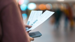 TERBONGKAR! Harga Tiket Pesawat Mencekik Hingga 13%? Ini Cara Tetap Liburan Hemat!
