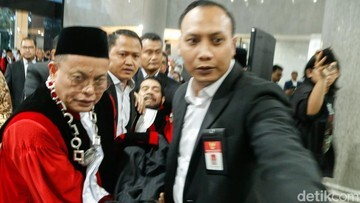 Terungkap! Detik-detik Dramatis Anwar Usman Pingsan Usai Kirab Purnabakti MK