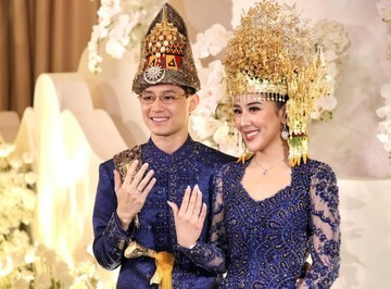 Terkuak! Intip Megahnya Pernikahan Adat Aceh Teuku Rassya & Cleantha Islan: Royal Blue Memukau!