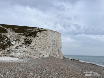 Terbongkar! Keajaiban Putih Dekat Brighton yang Bikin Melongo!