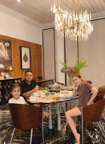 Terungkap! Rayakan Anniversary ke-9, Gaya Santai Momo Geisha Bikin Iri Netizen!