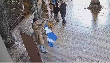 GEGER HAGIA SOPHIA: BENDERA BIZANTIUM BERKIBAR, 2 TURIS DITANGKAP! Apa Motifnya?