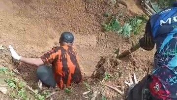 Ngeri! Longsor Cianjur Bikin Jenazah Bergantung di Tebing: Peringatan Keras Bahaya Alam!