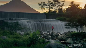 TERBONGKAR! Hidden Gem Magelang: Air Terjun Watu Nganten, View Merapi Anti-Mainstream