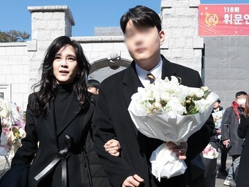 Terbongkar! Gaya Wisuda Anak Pewaris Samsung Bikin Heboh: Ini Dia Definisi ‘Old Money’ Sejati!