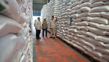 Bikin Tenang! Prabowo Sidak Gudang BULOG Magelang, Stok Beras RI Aman Jutaan Ton!