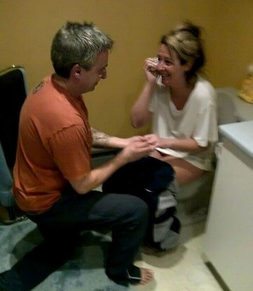 HEBOH! Momen Lamaran Paling Nyeleneh Sejagat Maya: Dari Toilet sampai Bawah Laut!