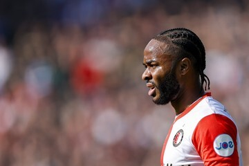 Bursa Panas: Raheem Sterling di Persimpangan Jalan? Siapa Berani Meminang Bintang Chelsea Ini!