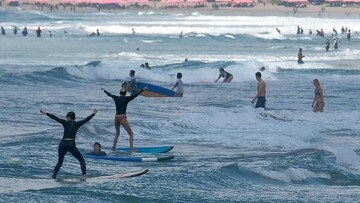 Terkuak! Rahasia Kuta Jadi Surga Surfing Dunia: Dimulai Sejak Tahun 1930-an!