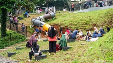 TERUNGKAP! Rahasia Taman Berundak Jagakarsa Jadi Surga Baru Anak & Keluarga!