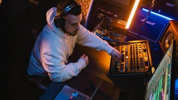 TERUNGKAP! Rahasia Bass Akurat & Suara Jujur: Sennheiser HD 480 PRO Hadir untuk Profesional!