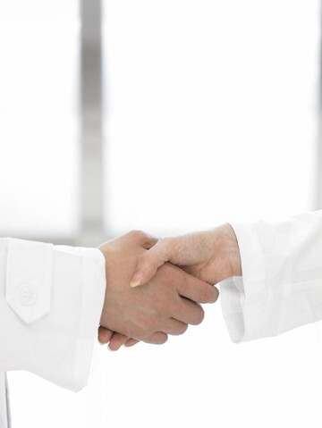 Ironis! Gen Z Kini ‘Anti’ Jabat Tangan? Terungkap Pemicu Kecemasan Sosial yang Membayangi!