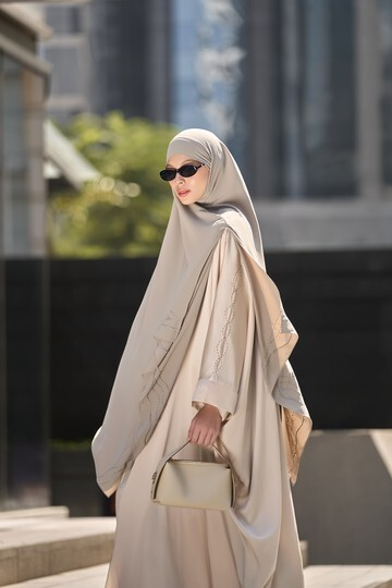 WAJAH AUTO TIRUS! Ini Trik Khiban Hijab Sesuai Bentuk Wajah, Dijamin Bikin Pangling!