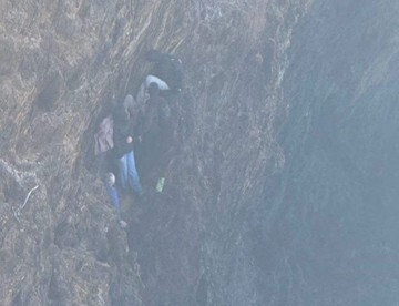 7 Turis Nyaris Jadi Santapan Ombak! Kisah Panjat Tebing Maut yang Menggemparkan!