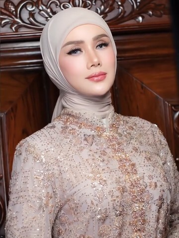 Bikin Pangling! Pesona Mulan Jameela di Pengajian El Rumi, Makeup Peach Paling FRESH!