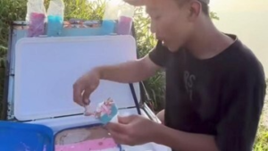 Puncak Gunung Rasa Surga! Viral Penjual Es Krim Bikin Pendaki Ketagihan di Andong