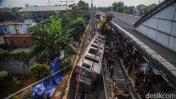Geger Bekasi Timur! Puluhan Jadwal Kereta Api Hangus Akibat Insiden Tak Terduga!