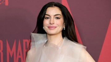 Terbongkar! Mengapa Aktris Top Anne Hathaway Begitu Tergila-gila pada Arsenal!