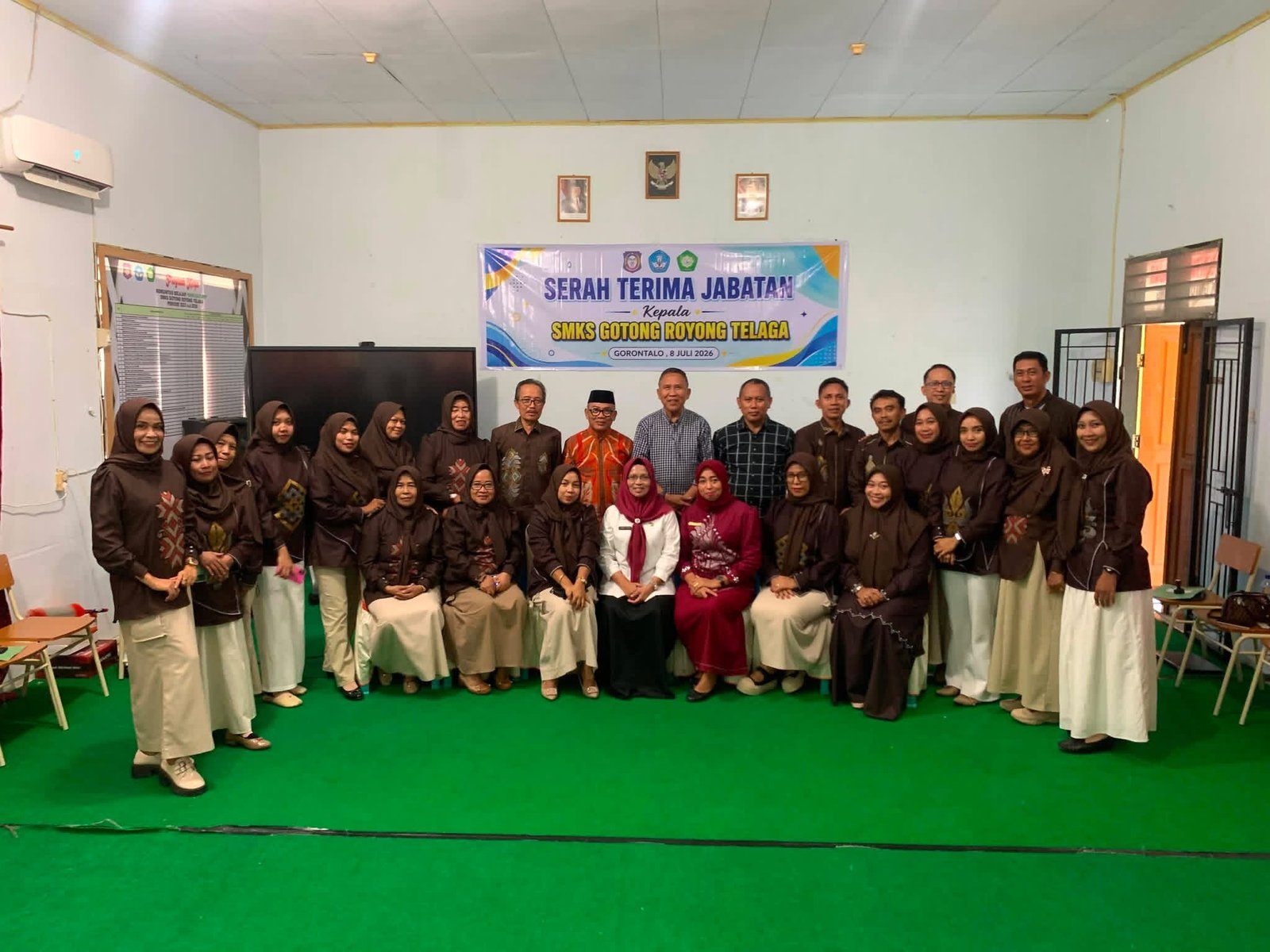 Anas Jusuf Serahkan SK Plt Kepala SMK Gotong Royong